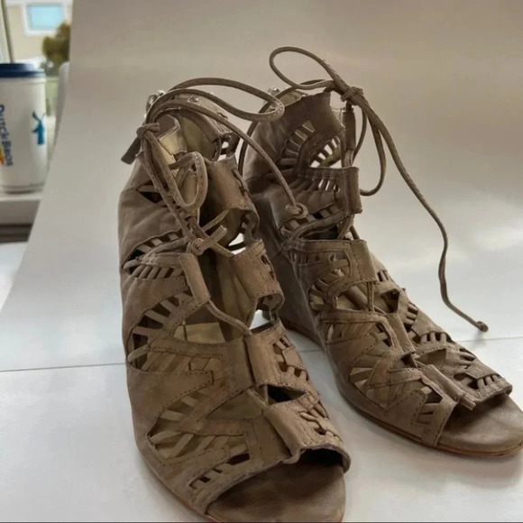 Dolce Vita Shandy Lace Uo Wedge Peep Toe Booties Taupe Nubuck - Picture 9 of 11